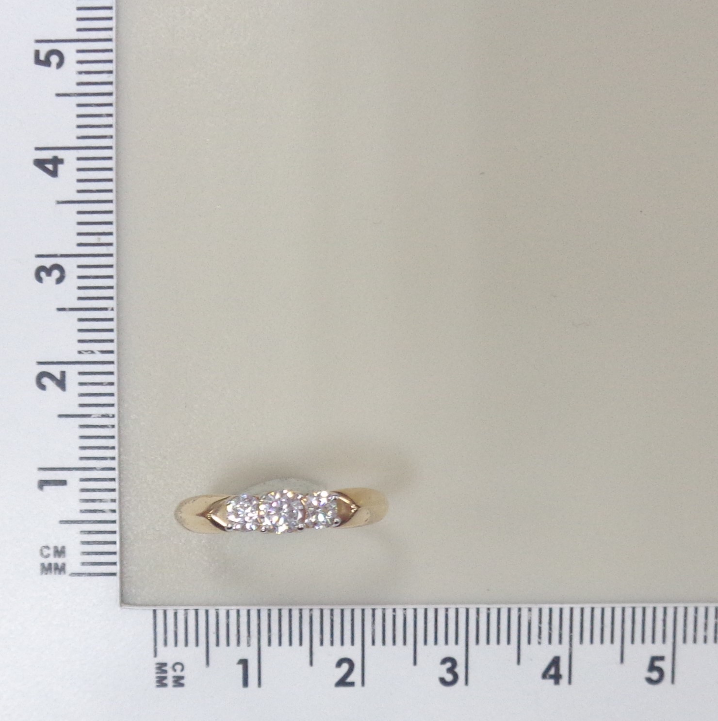 Золотое кольцо 585 пробы; родий; вставки 3 Фианит бесцв.;